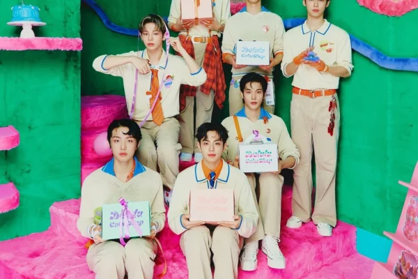 EVNNE 4th MINI ALBUMHOT MESSCONCEPT PHOTO DIGIPACK ver.EVNNE 이븐HOT MESS20250210 6PM